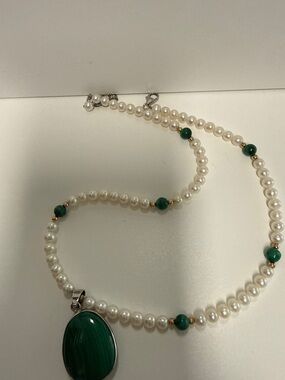 Pearl Necklace with Green Malachite Pendant – Elegant Women’s Jewelry